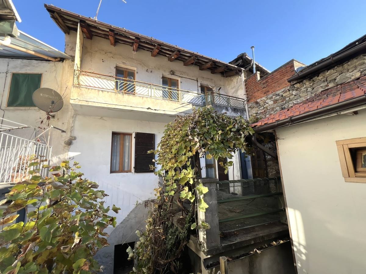 CASA INDIPENDENTE 2 LATI DI AMPIA METRATURA CASA INDIPENDENTE 2 LATI DI AMPIA METRATURA